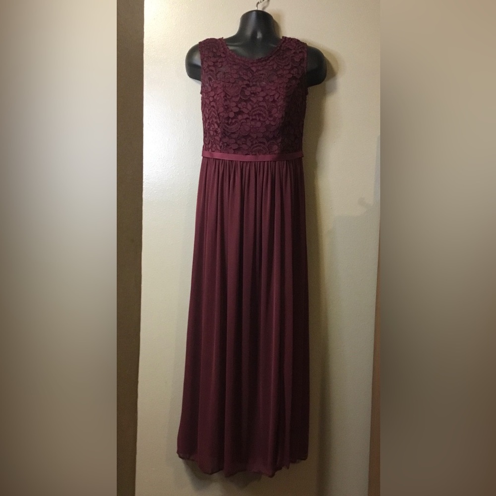 Lace Bridesmaid dress with long Mesh skirt Davids Bridal Size 10 Wine